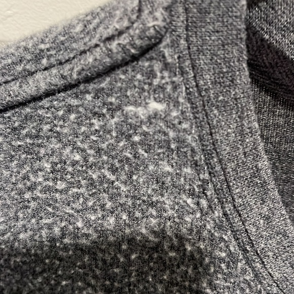 Wild Fox top in grey a little white on top💙🙏 - Picture 4 of 4